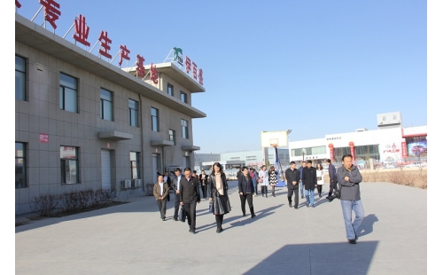 黨建引領(lǐng)促減稅降費(fèi)落地，黨員帶頭抓普惠政策落實(shí)